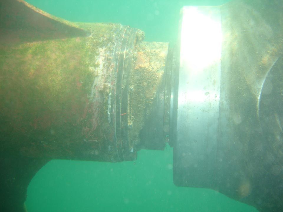 Underwater installation of rope guard